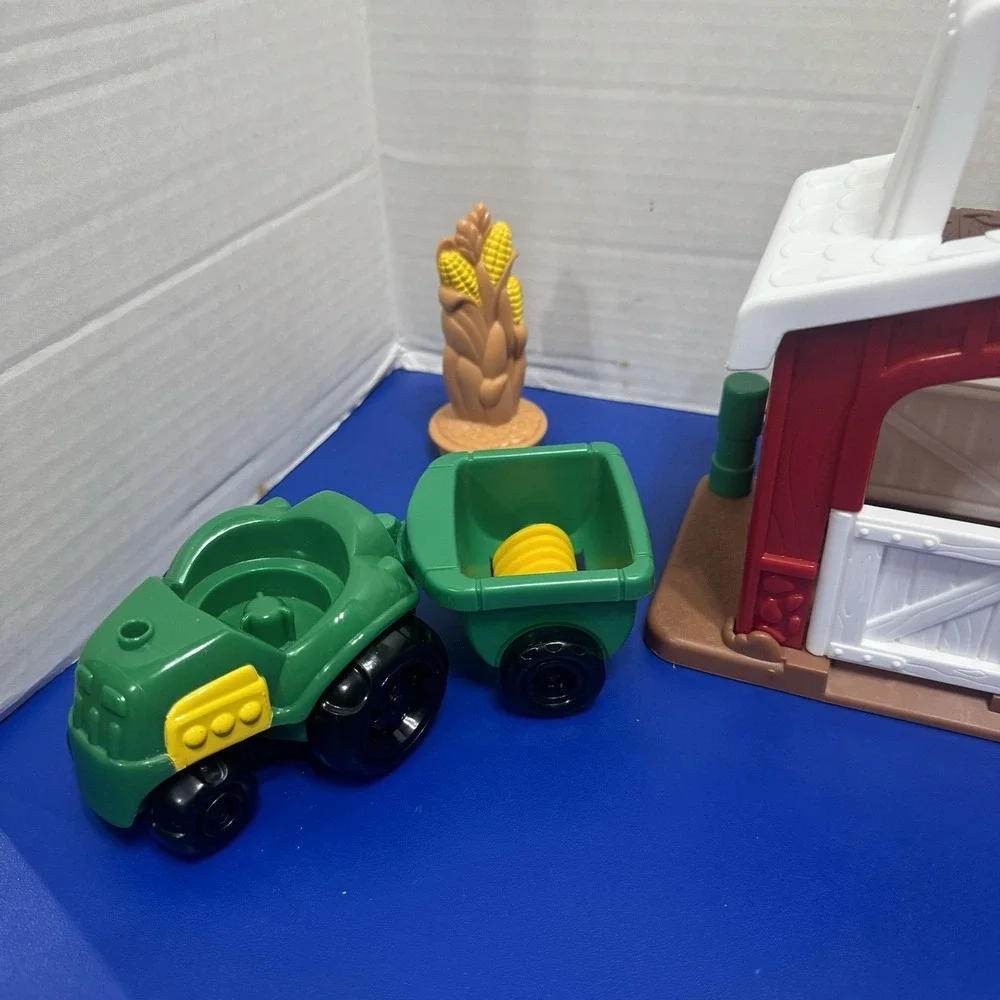 Fisher Price Little People Farm‎ Tractor Corn Hen & Water Pump Very Nice
